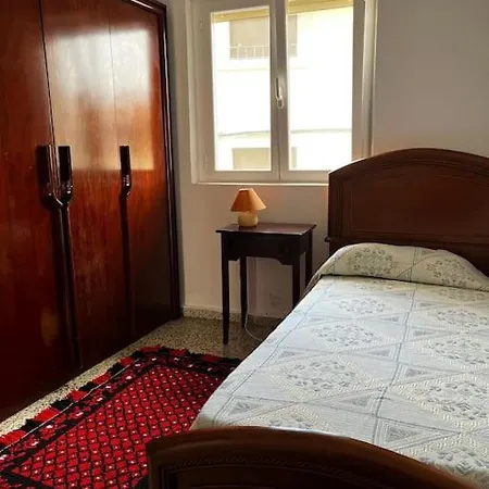 Amplio, Fresco Y Centrico, Con Patio Y Balcon